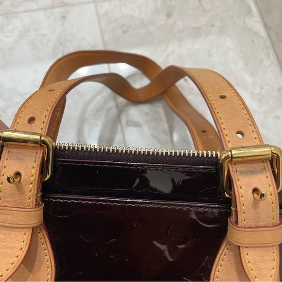 LOUIS VUITTON Monogram Vernis Rosewood Avenue Bag - Picture 10 of 15